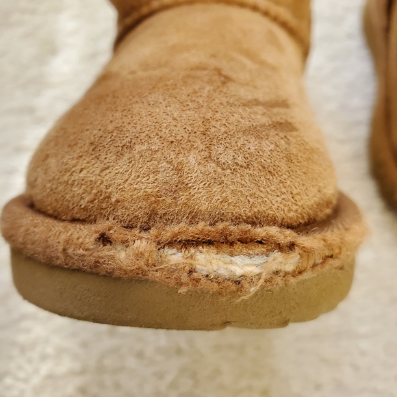 Uggs Kids Shearling Bow Boots.  Size 7 (Girls) - Picture 5 of 14